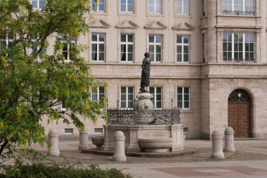 Der Mägdebrunnen am Europa-Haus Leipzig. Foto: Archiv U, u, H, Drechsel