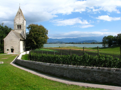 Letzte Ruhestätte in St. Peter und Paul auf der Insel Ufenau, Foto: Roland zh