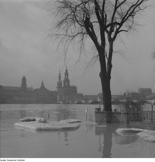 Hochwasser. Deutsche Fotothek.