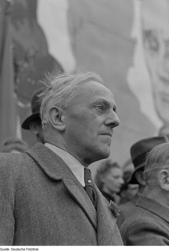 Portrait Erich Zeigners bei 1. Mai-Feier. (1)