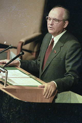 Michael S. Gorbatschow 1988. Foto: RIA Novosti archive, image #485307 / Yuryi Abramochkin / CC-BY-SA 3.0.(3)