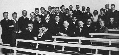 Konferenz in Kopenhagen 1932 Ganz links: W. Heisenberg 10. von links: F. Bloch
